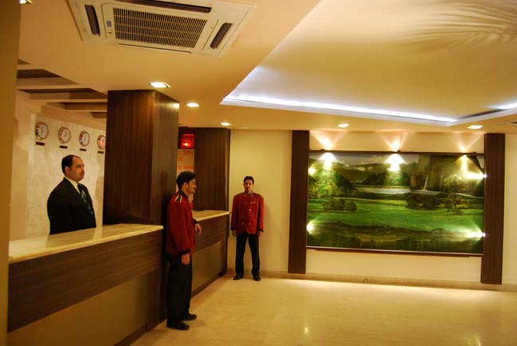 Hotel Mohan Lucknow Exterior photo